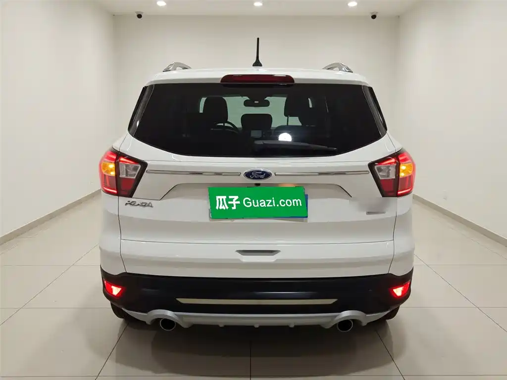 Kuga EcoBoost 180 2 WD Platinum Wing