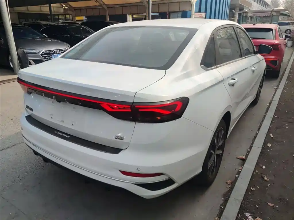 Emgrand 4 th Gen 1.5 L CVT Distinguished