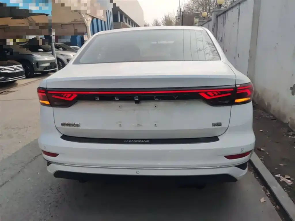 Emgrand 4 th Gen 1.5 L CVT Distinguished