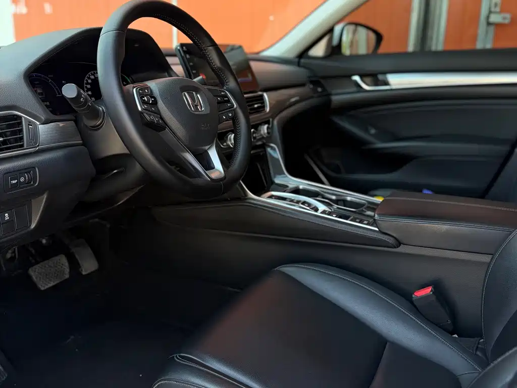 Accord Sharp· Hybrid 2.0 L Sharp Leading