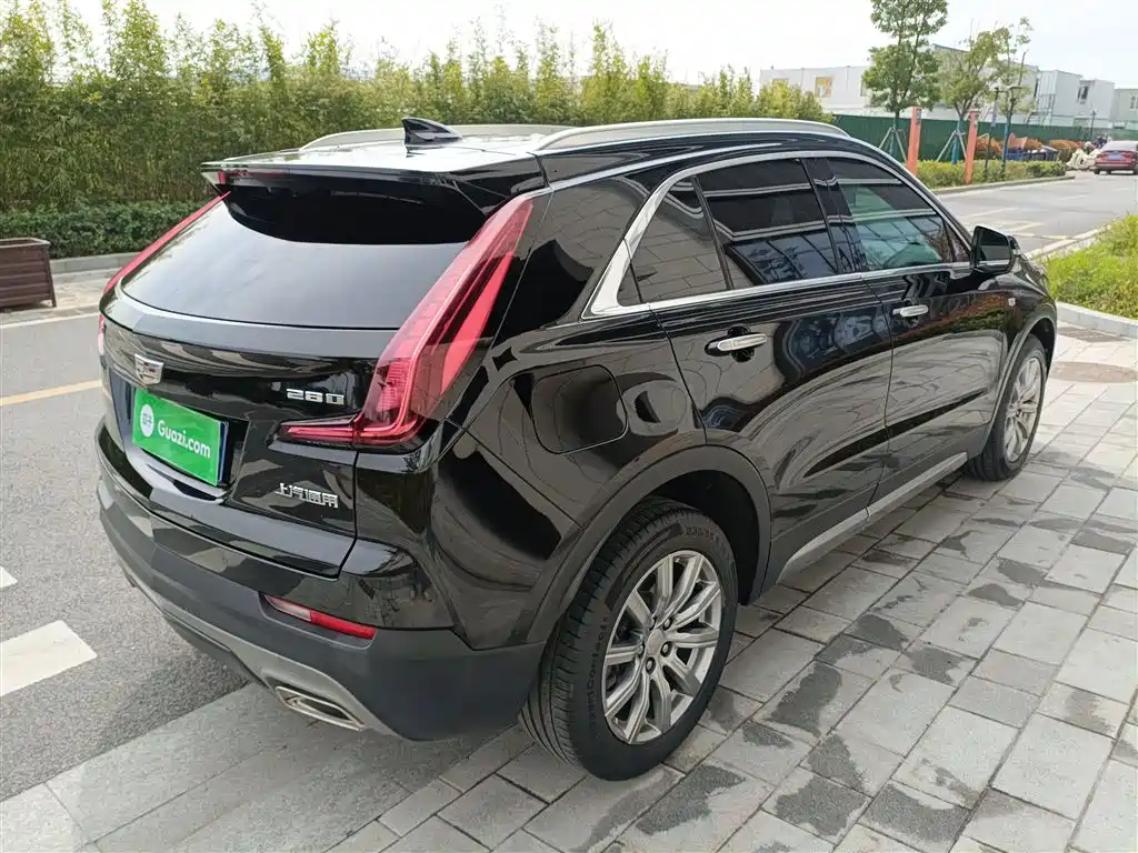 Cadillac XT4 28 T 2 WD Leading