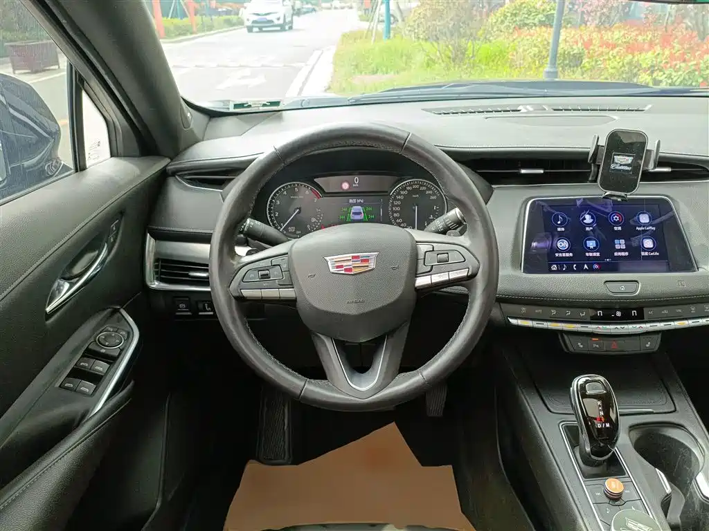 Cadillac XT4 28 T 2 WD Leading