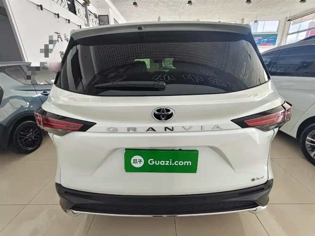 Granvia 2.5 L Hybrid Comfort