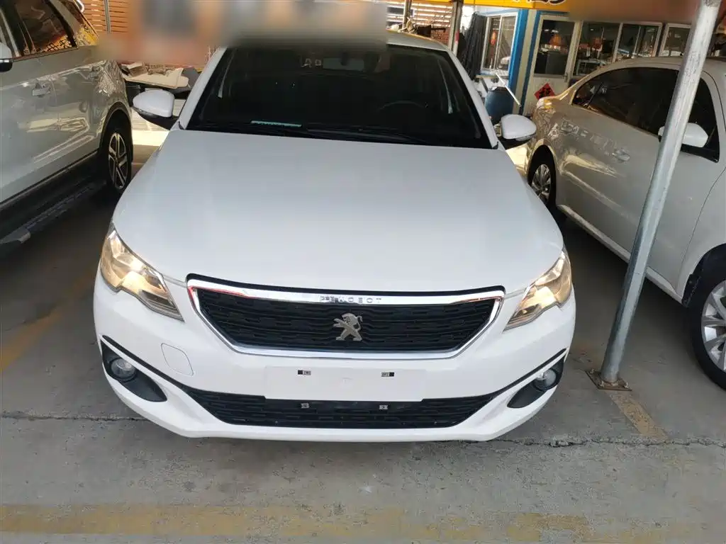Peugeot 301 1.6 L Manual Comfort