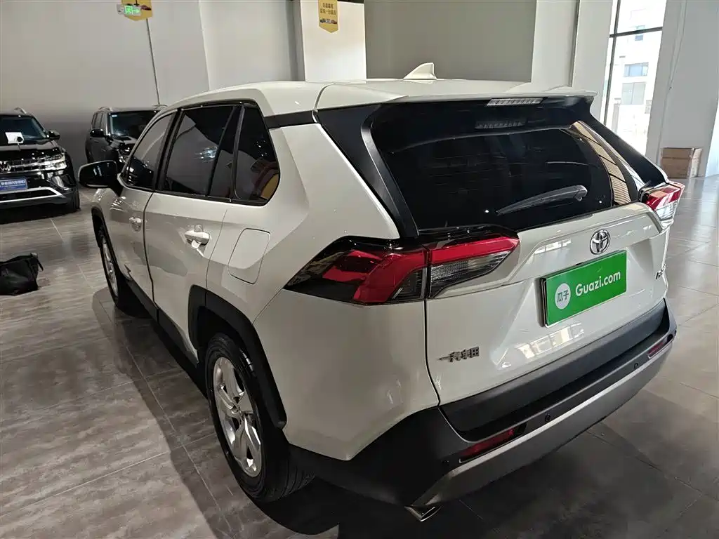 RAV4 2.0 L CVT 2 WD Style