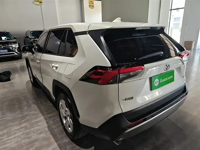 Toyota RAV4 2.0 L CVT 2 WD Style