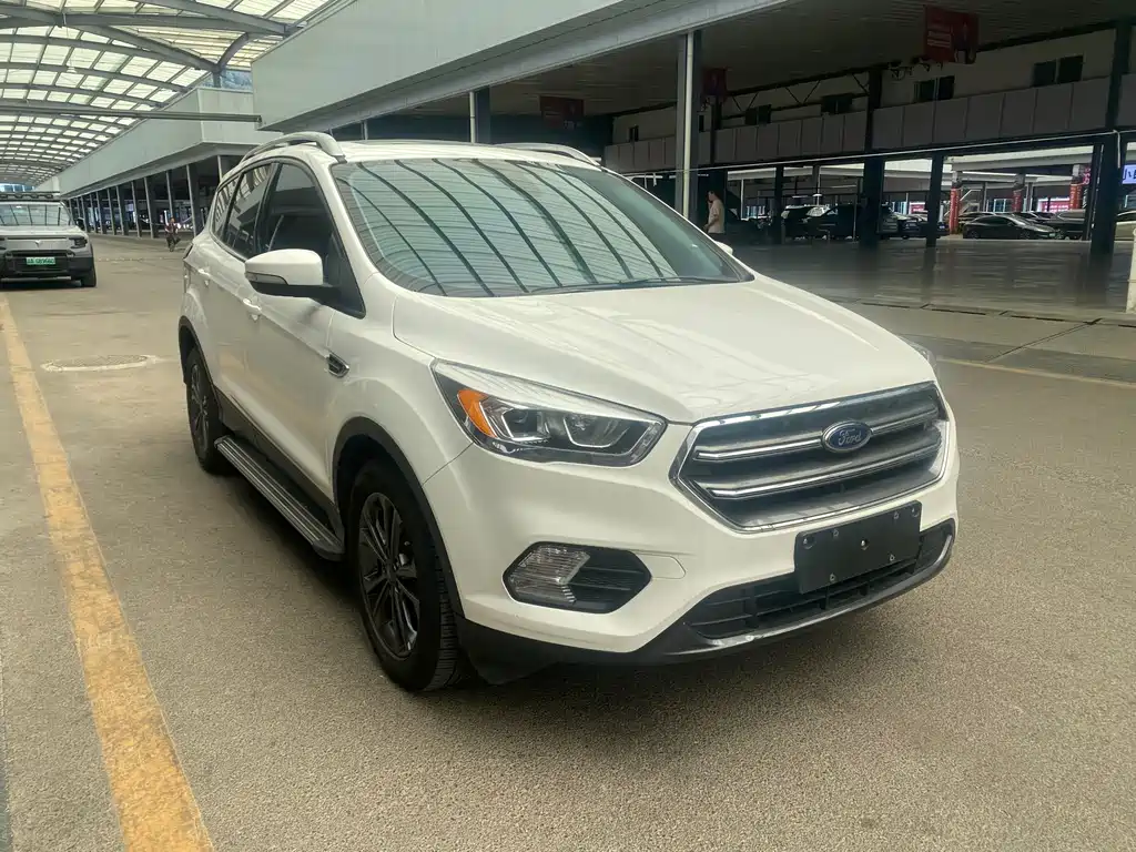 Kuga EcoBoost 180 2 WD Platinum Wing CN-V