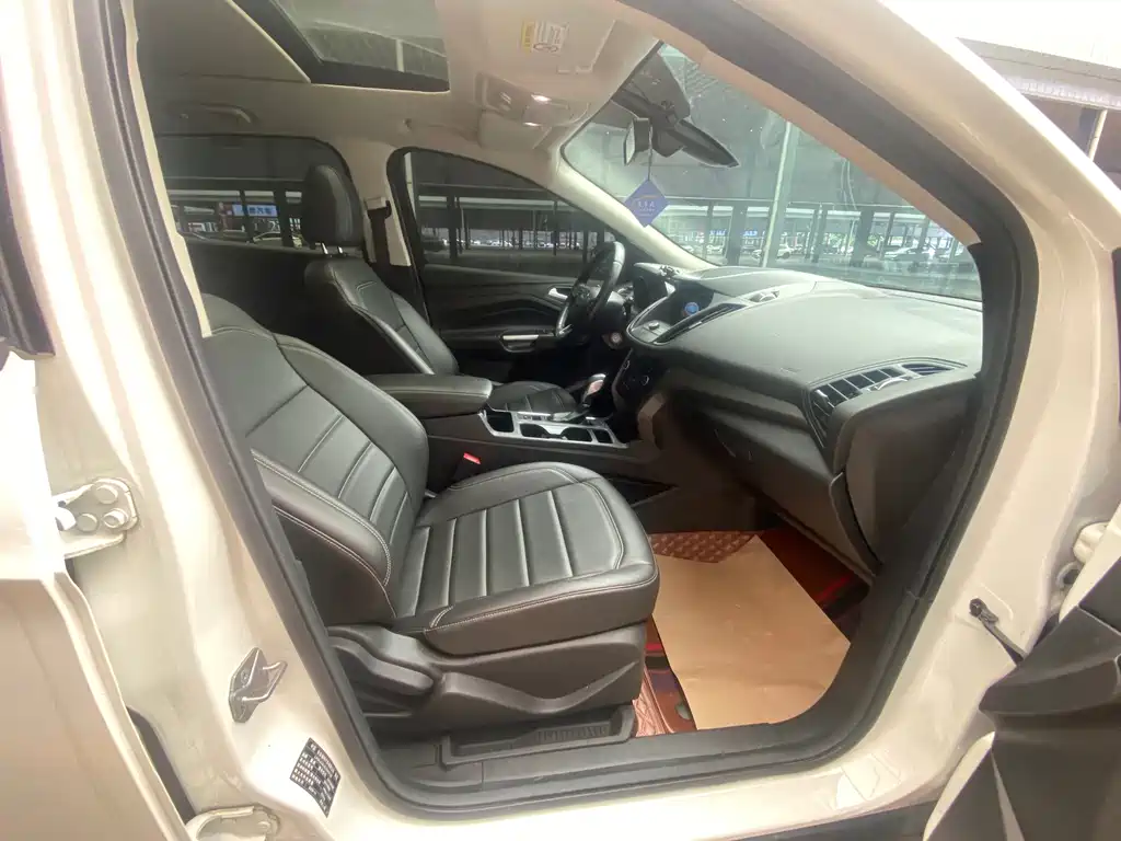 Kuga EcoBoost 180 2 WD Platinum Wing CN-V