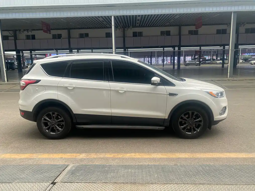 Kuga EcoBoost 180 2 WD Platinum Wing CN-V