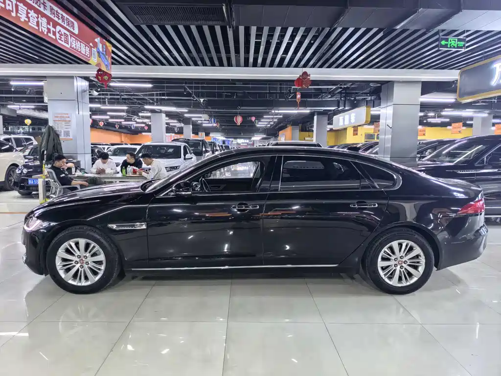 Jaguar XFL XFL 2.0 T 240 PS Luxury