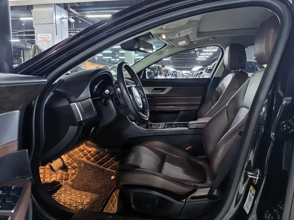 Jaguar XFL XFL 2.0 T 240 PS Luxury