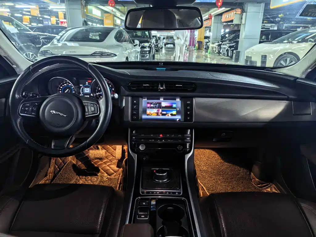 Jaguar XFL XFL 2.0 T 240 PS Luxury