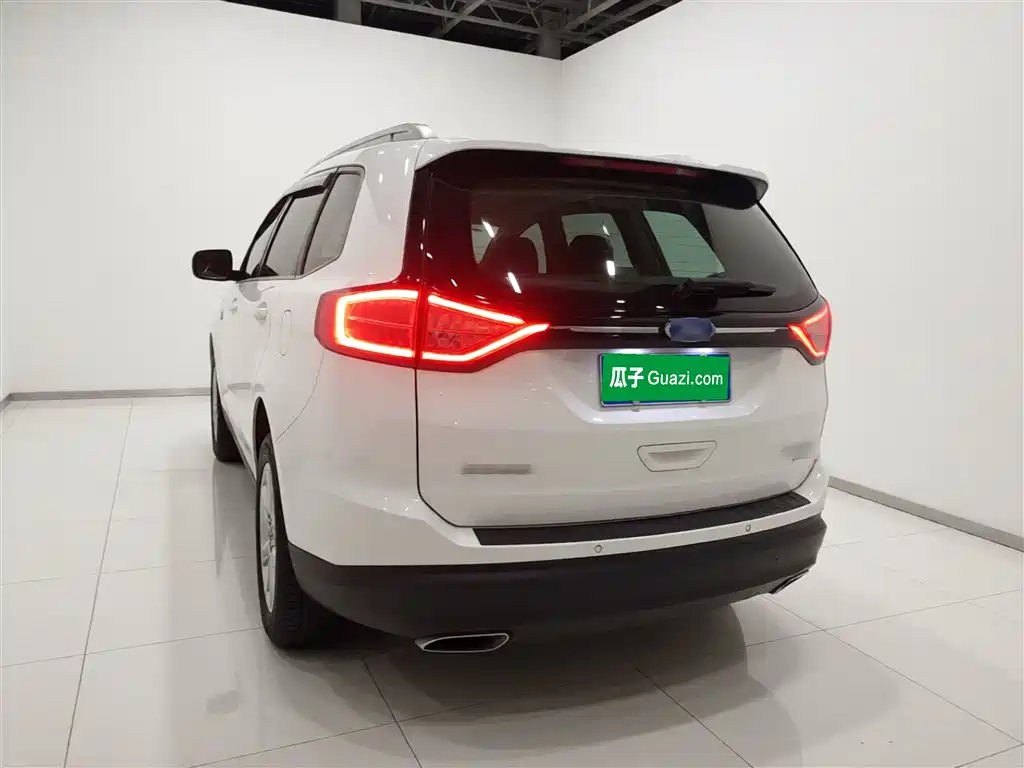 Edge EcoBoost 245 2 WD Elite Sharp 5-seat CN-V