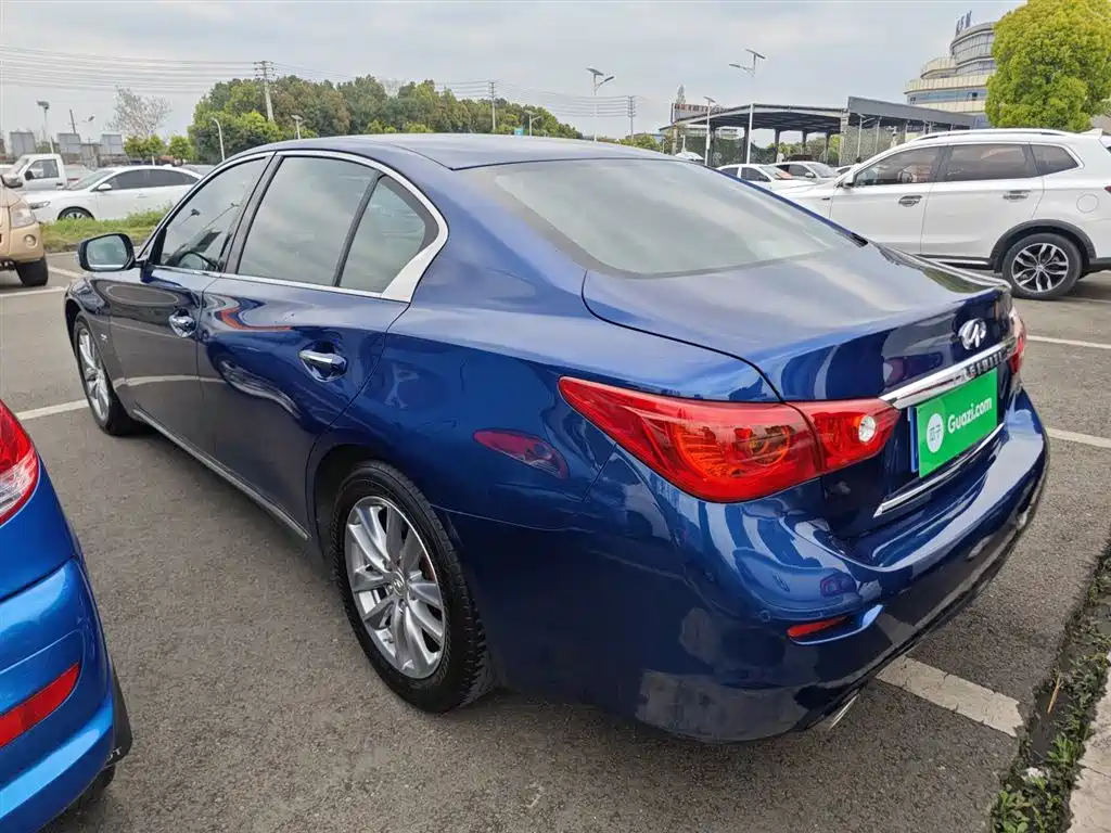Infiniti Q50 L 2.0 T Comfort