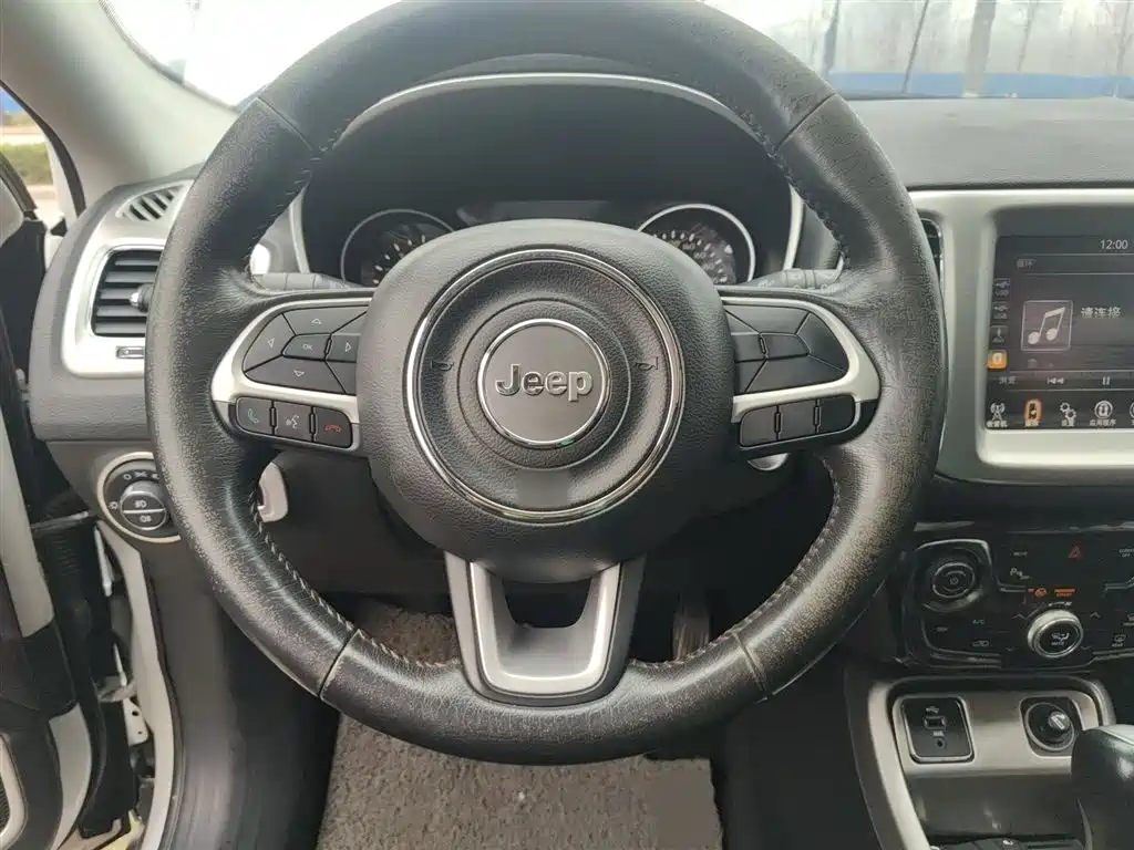 Compass 200 T Auto Home Enjoyment