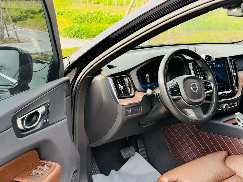 Volvo XC60 B5 4 WD Smart Vision Luxury