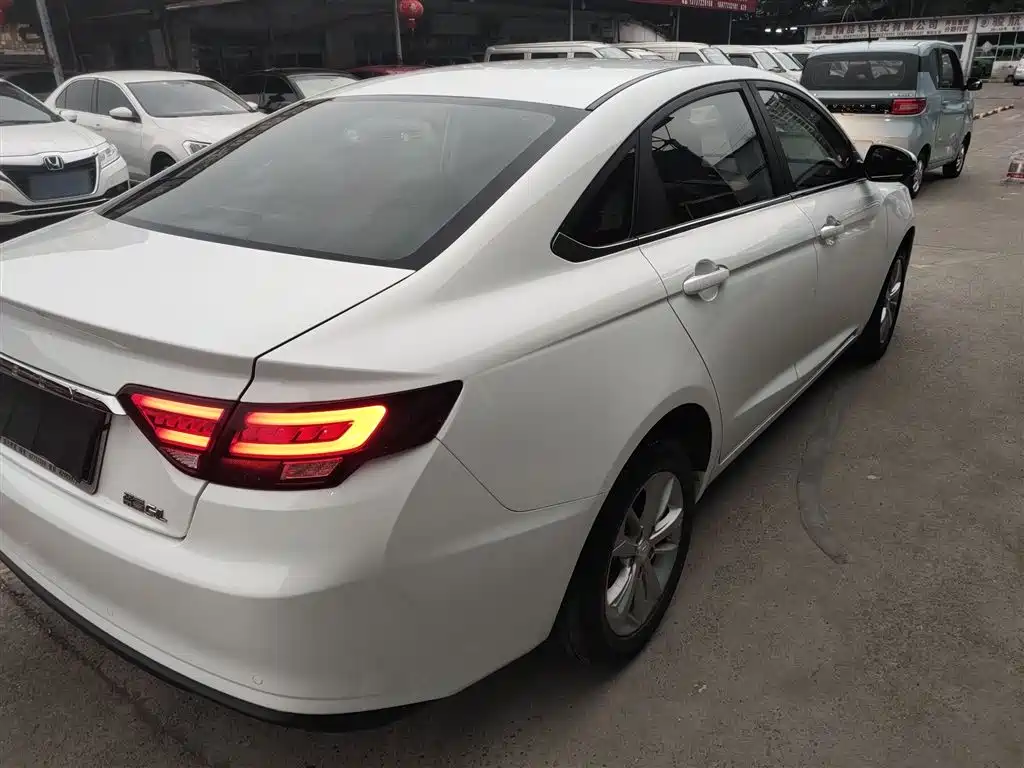 Emgrand GL UP 1.4 T CVT Leading Style