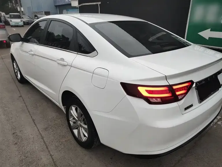 Geely Emgrand GL UP 1.4 T CVT Leading Style