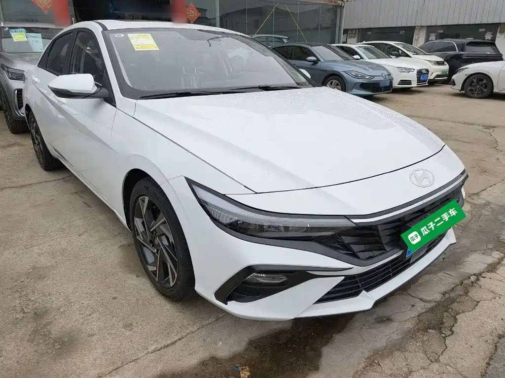 Elantra 1.5 L CVT GLX Elite