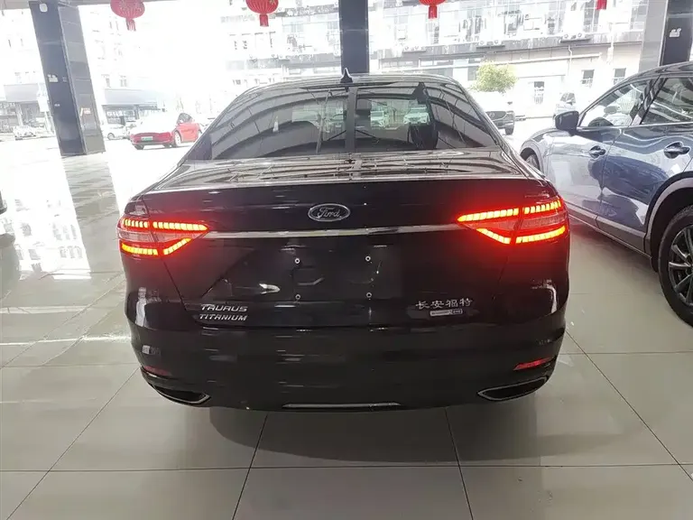 Ford Taurus EcoBoost 245 Premium