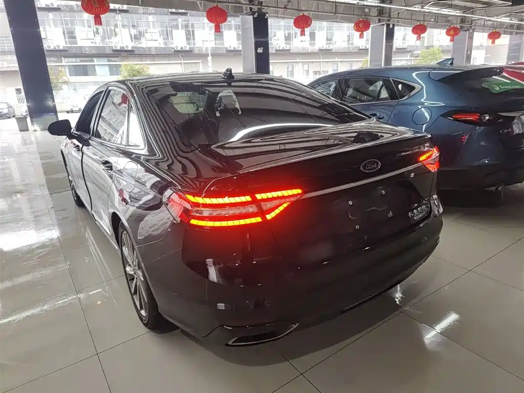 Taurus EcoBoost 245 Premium