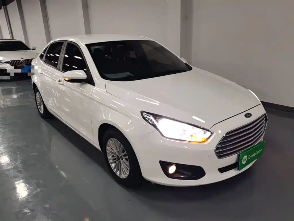 Escort 1.5 L Auto Comfort