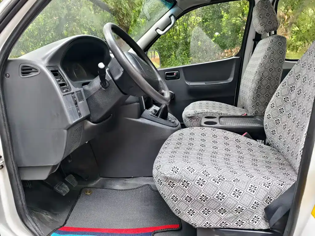 Grace 2.0 L Classic Standard LWB 9-seat