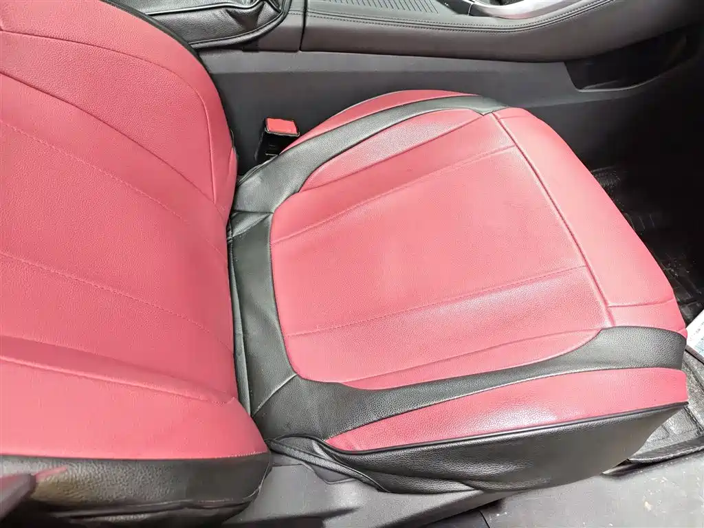 Dongfeng Fengshen AX7 1.6 T Auto