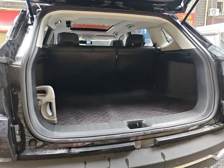 Dongfeng Fengshen AX7 1.6 T Auto
