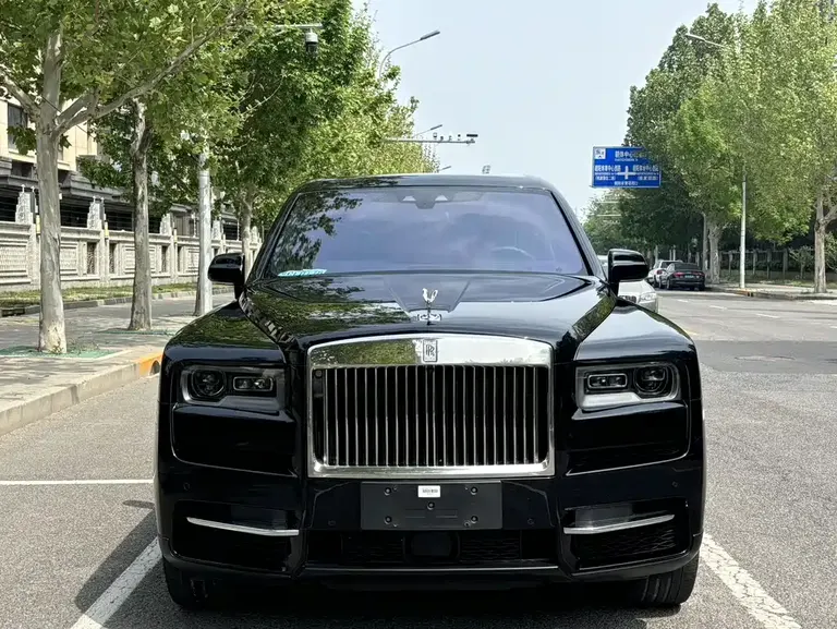 Rolls-Royce Cullinan 5-seat