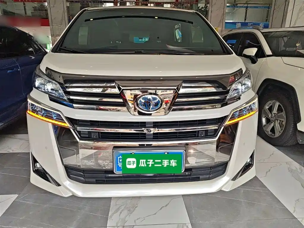 Vellfire Dual Engine 2.5 L HV Distinguished