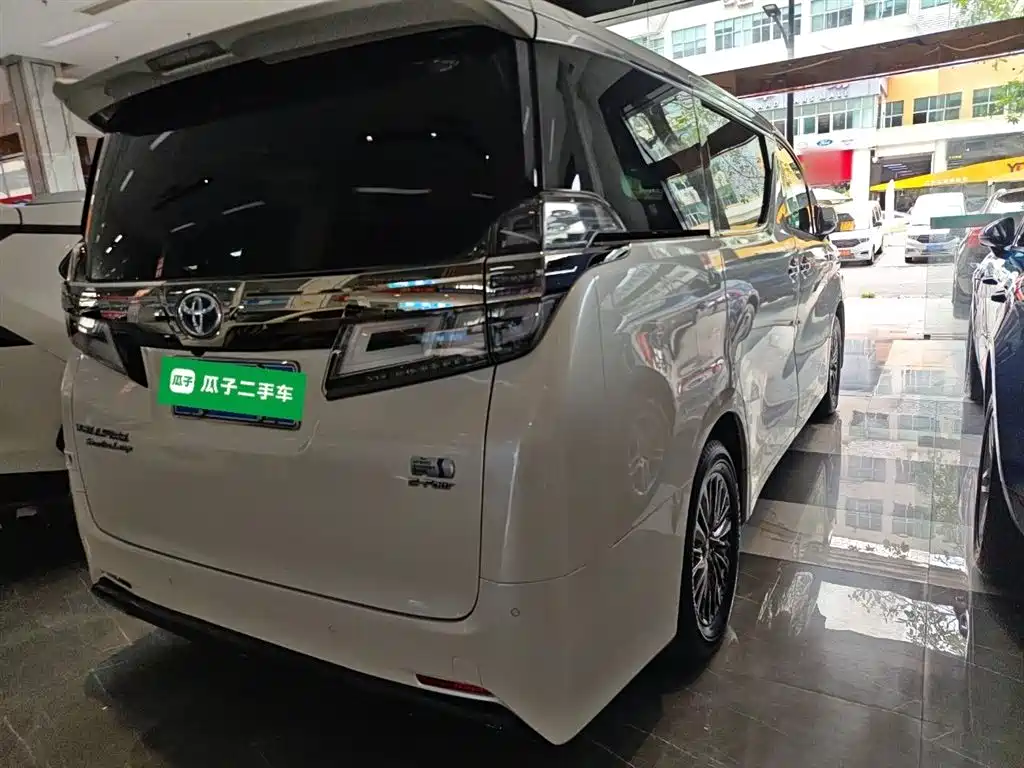 Vellfire Dual Engine 2.5 L HV Distinguished