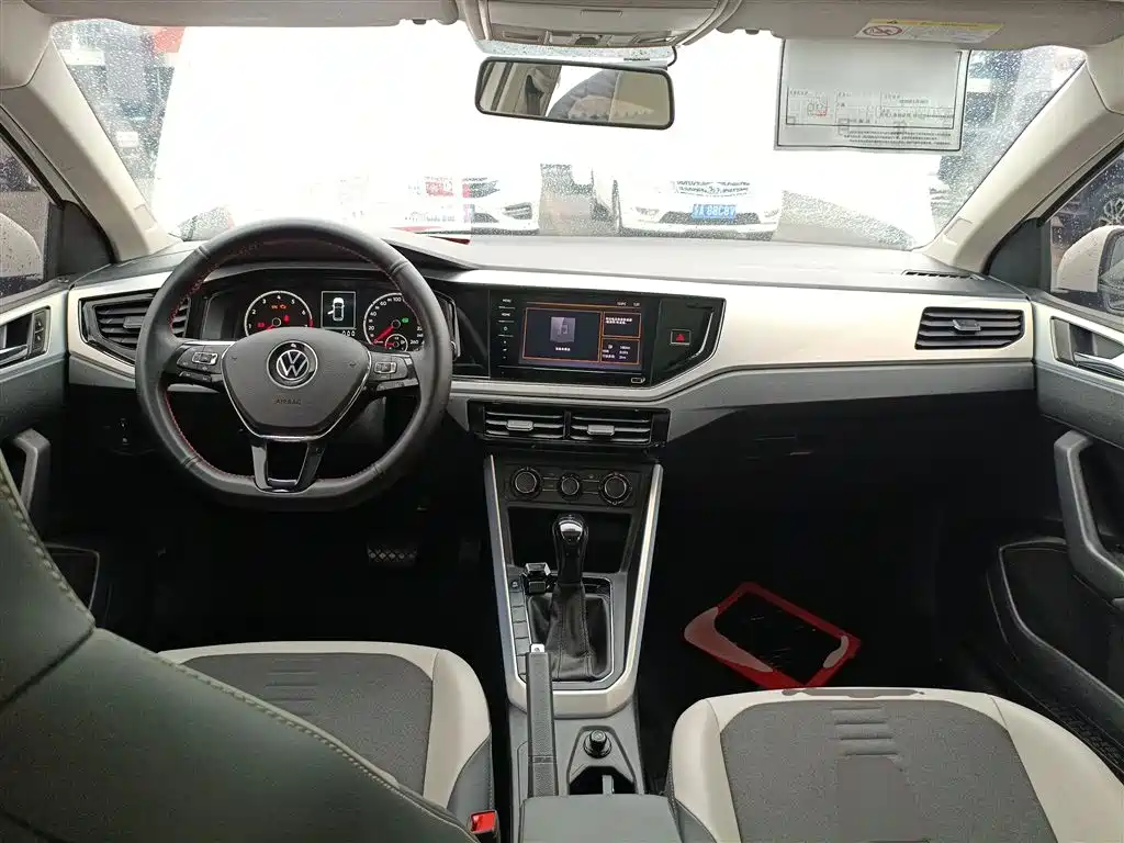 Polo Plus 1.5 L Auto Colorful Tech
