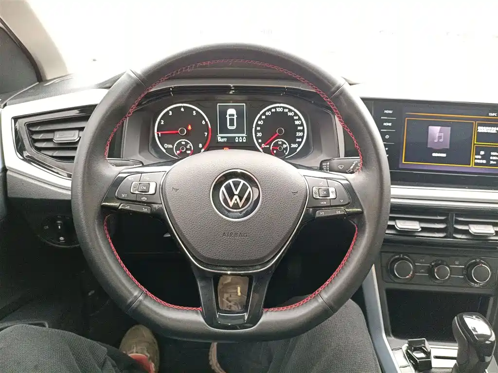 Polo Plus 1.5 L Auto Colorful Tech