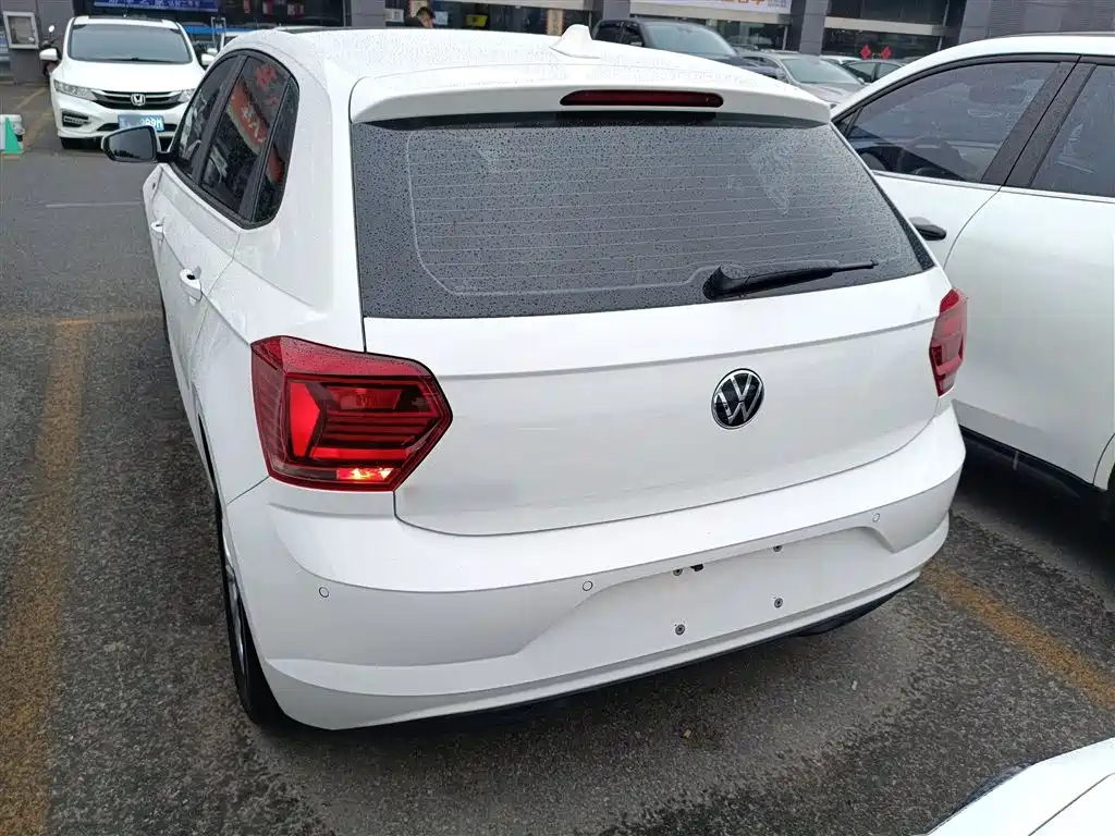 Polo Plus 1.5 L Auto Colorful Tech