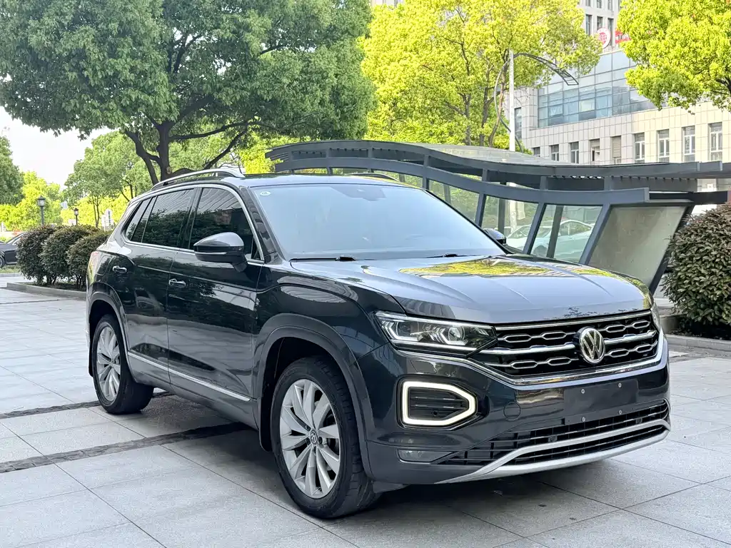 Tayron 330 TSI 2 WD Distinguished CN-V