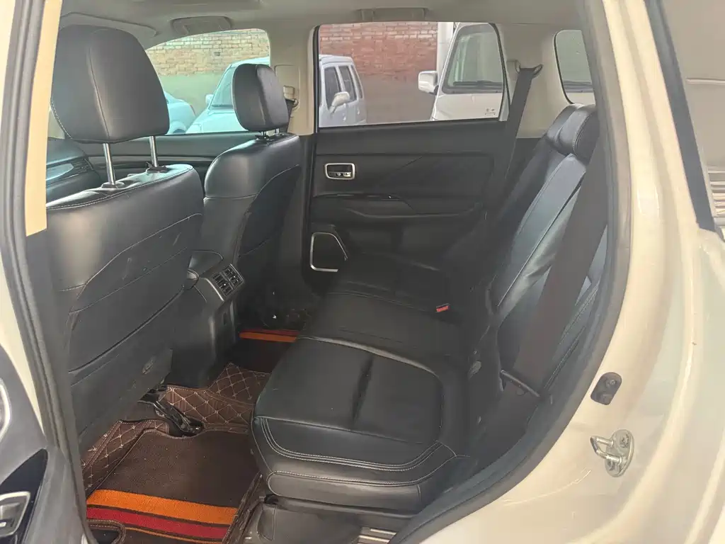 Outlander 欧蓝德 2019款 2.4 L 四驱致享版 5座 国V