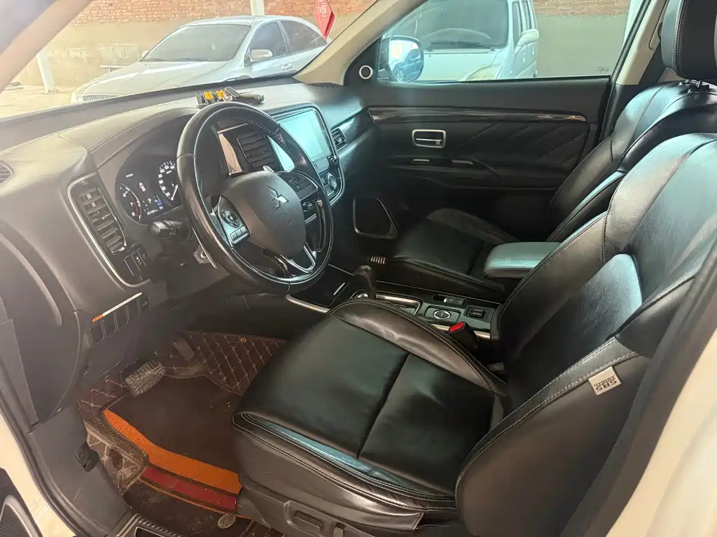 Outlander 欧蓝德 2019款 2.4 L 四驱致享版 5座 国V