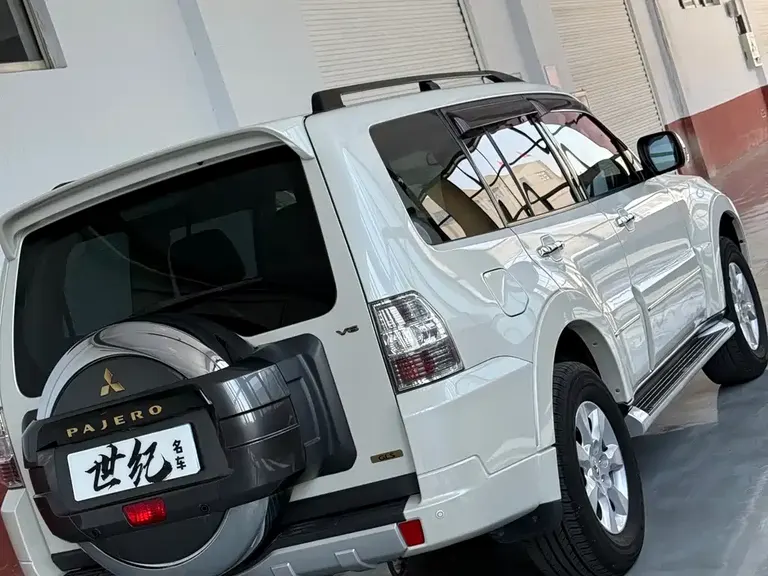 Mitsubishi Pajero (Import) 帕杰罗进口 2020款 3.0 L 自动尊贵版