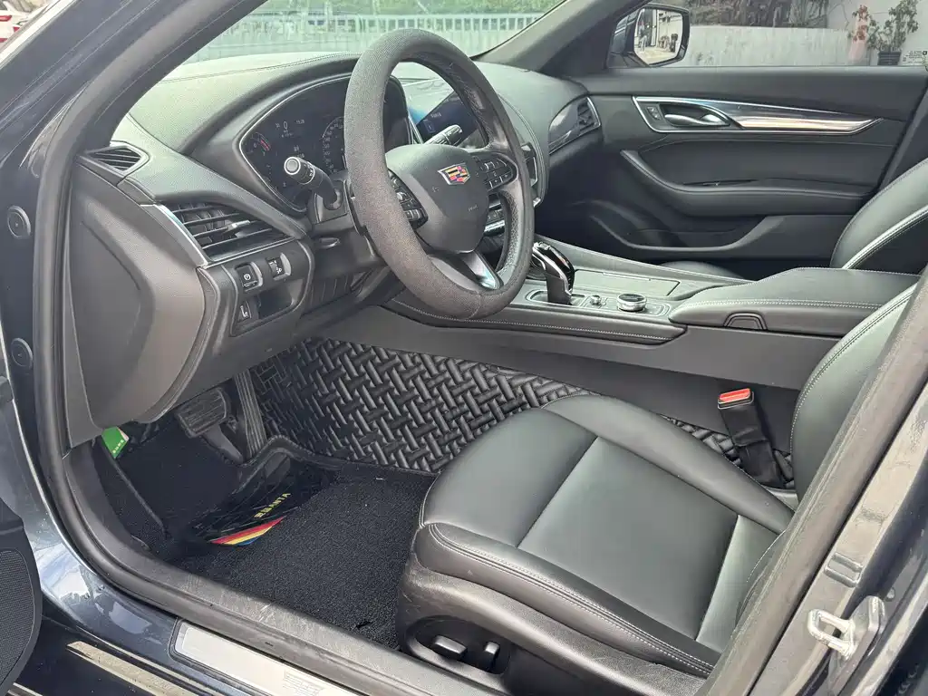 Cadillac CT5 28 T Fashion