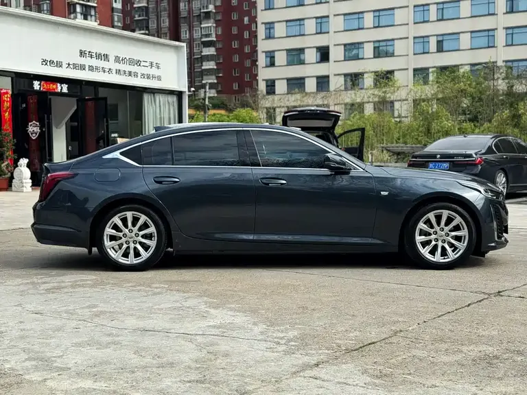 Cadillac CT5 28 T Fashion
