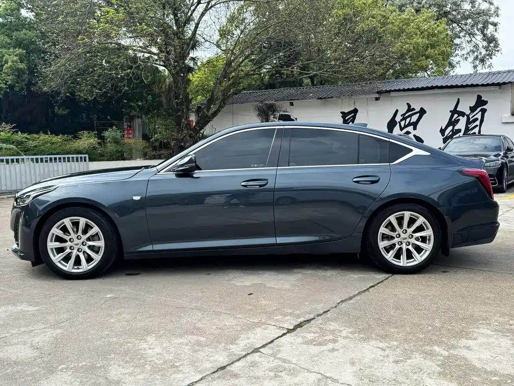 Cadillac CT5 28 T Fashion