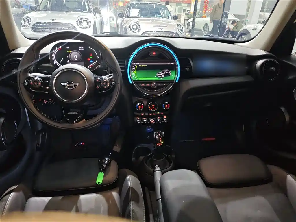 MINI 1.5 T COOPER Artist 5-door