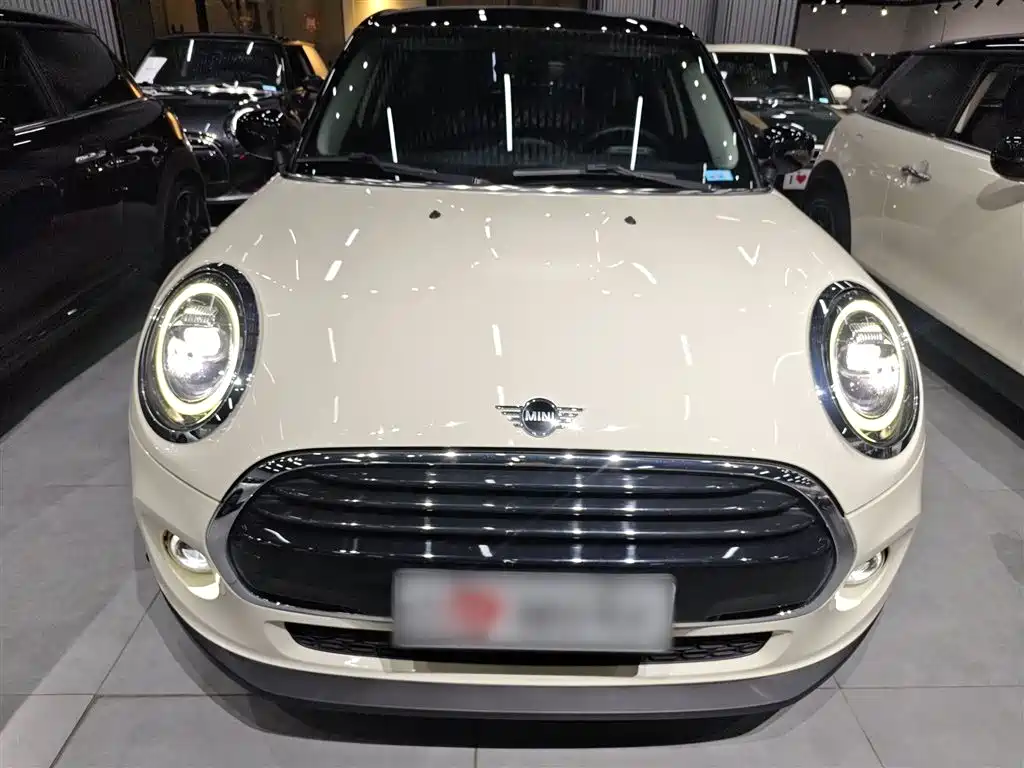 MINI 1.5 T COOPER Artist 5-door