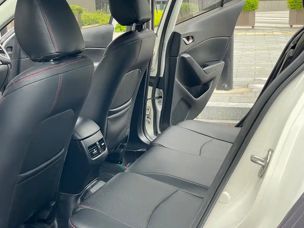Mazda 3 Axela Sedan 1.5 L Auto Luxury CN-V
