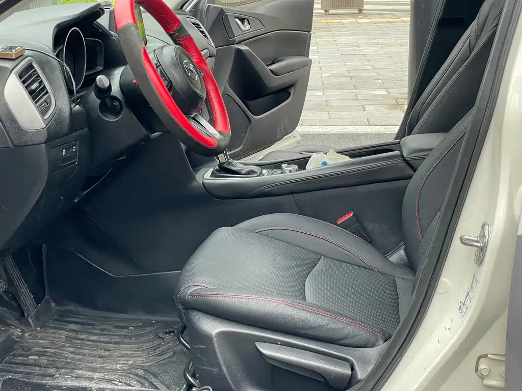 Mazda 3 Axela Sedan 1.5 L Auto Luxury CN-V