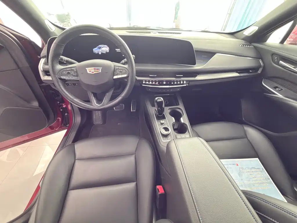 Cadillac XT4 28 T 4 WD Luxury
