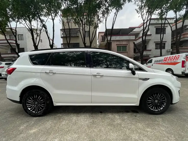 Lifan Xuanlang 2.0 L CVT Luxury