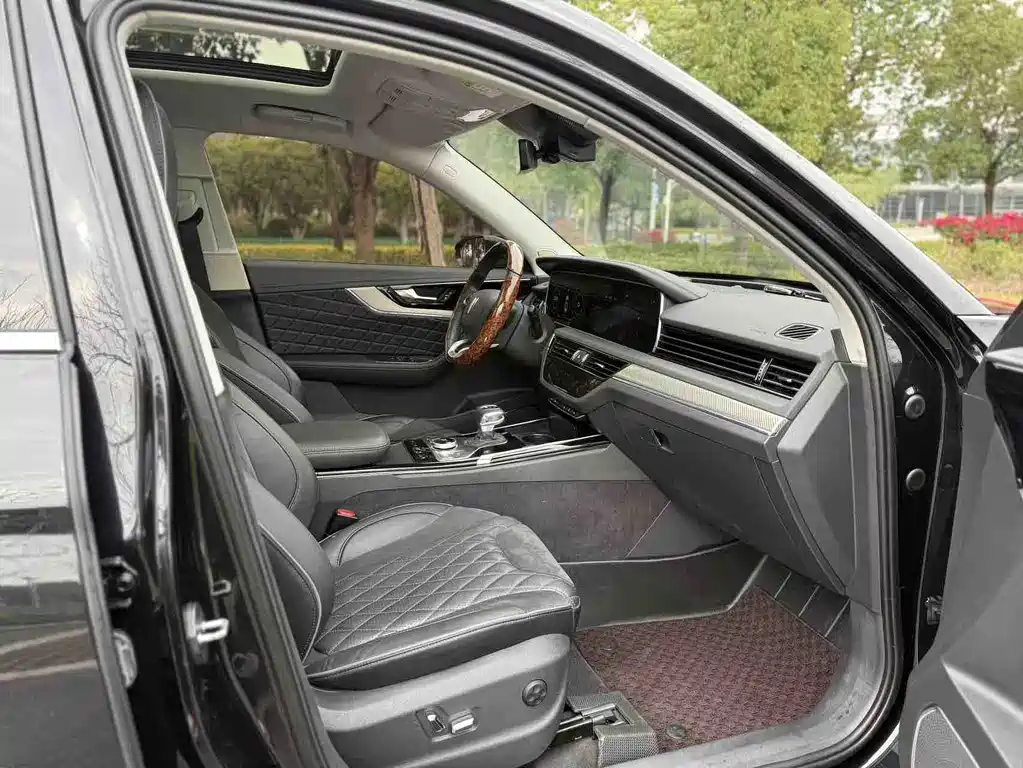Hongqi HS5 2.0 T Connected Flagship Enjoyment