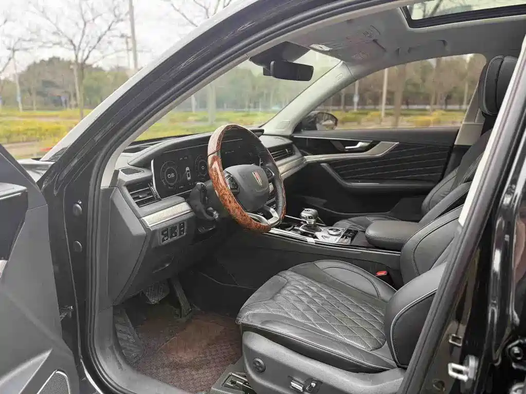 Hongqi HS5 2.0 T Connected Flagship Enjoyment